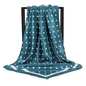 Foulard de luxe en satin avec logo personnalisé, motif géométrique, impression numérique, uni, design printanier célèbre - Product Image 3