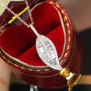 Collana con Ciondolo a Foglia Stile Foresta per Donne, Gioielli alla Moda in Stile Pastorale Fresco per Vacanze - Product Image 1