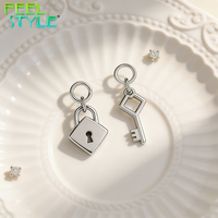 Pendentif Cadenas et Clé en Rhombus Hypoallergénique et Inoxydable, Plaqué Or 18K, en Acier Inoxydable, Idéal pour Cadeau de Bijoux pour Couples