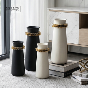 Jarrones de Cerámica Blancos Mate de Diseño Moderno y Lujoso Merlin Living con Espinas Doradas, <span class=keywords><strong>Estilo</strong></span> <span class=keywords><strong>Nórdico</strong></span>, <span class=keywords><strong>Decoración</strong></span> para Sala de Estar y Hogar - Product Image 3