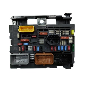 9666700480 9809742880 Pièces automobiles Boîtier de fusibles R05 BSM=R20 pour Peugeot Citroën pour Peugeot 307 <span class=keywords><strong>308</strong></span> 408 Citroën - Product Image 1