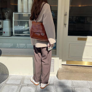 Women's Shoulder Bag Off White Quilted Chain Strap Large Capacity Retro Casual Commuter Bag With <b>Lock</b> Closure - Product Image 3