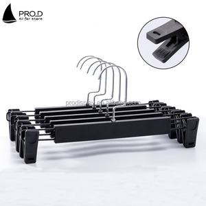 Magasin de vêtements pour adultes, présentoir de pantalons en plastique noir avec extrémité ouverte, <span class=keywords><strong>cintre</strong></span> à clip, bon marché, 1 pièce - Product Image 2