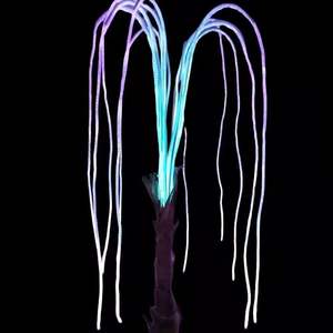 Luz decorativa LED con diseño de árbol de la vida y efecto de cambio de color para decoración de jardines y paisajes al aire libre. - Product Image 1