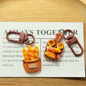 CHENXI Llavero de PVC ecológico con diseño de pan 3D, accesorio divertido para parejas, estudiantes, colgante para bolso, regalo para novia - Product Image 3