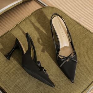 Tacones altos negros y sexys para mujer, ideales para fiestas y bodas elegantes. Con diseño de punta en pico. - Product Image 5