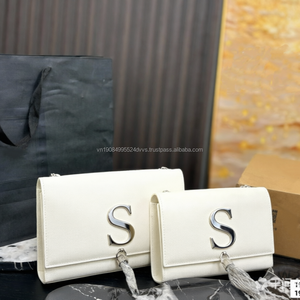 Sac à bandoulière de luxe pour femme Kate avec chaîne à pampilles, sac accordéon à pampilles et sac messager croissant à porter sous le bras - Product Image 5