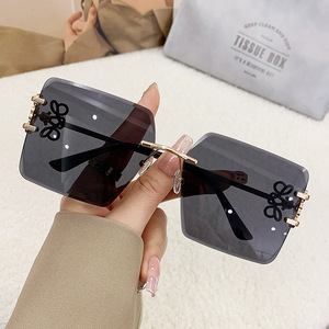 Gafas de sol cuadradas sin montura, lentes degradadas UV400, para mujer, ligeras, para exteriores, a la moda para adultos - Product Image 2