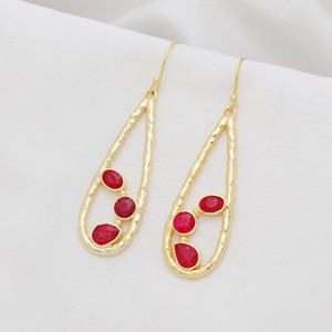 Pendientes de latón chapado en oro con rubí, forma de lágrima texturizada, para uso diario, con piedra preciosa rosa, gran venta. - Product Image 2