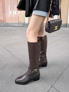 Bottes d'hiver montantes avec boucle métallique et fermeture éclair, design rehaussant pour femmes, bottes de mode pour dames - Product Image 2