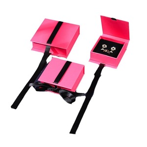 Caja de Anillos de Terciopelo Rectangular de Lujo con Logotipo Personalizado para Boda, Caja de Anillos de Compromiso de Color Sólido con Doble Ranura |   Estuche de Regalo para Propuesta de Matrimonio - Product Image 5