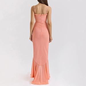 Precioso Vestido Maxi de Tirantes Finos Color Coral con Atractivos Detalles Fruncidos y Abertura con Volantes para Mujer - Product Image 5