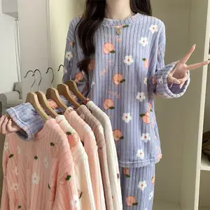 Conjunto de Pijama de terciopelo coral para mujer, conjunto de dos piezas con estampado grueso, ropa informal de gran tamaño para el hogar, Otoño e Invierno
