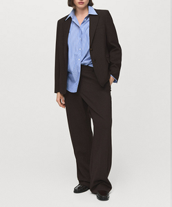 Blazer de Mujer Azul Claro con Rayas Finas, Cierre de un Botón, Solapa con Muescas, Bolsillos con Solapa y Corte Entallado – Ideal para la Oficina - Product Image 6