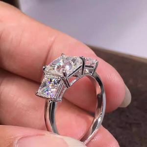 Anello alla Moda con Disposizione Quadrata, Elegante Accessorio da Sera per Donna, Stile Lussuoso per Uso Quotidiano - Product Image 2