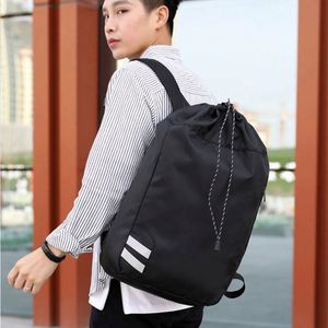 Sac à dos de sport en polyester imperméable avec fermeture éclair et poche intérieure zippée pour l'entraînement en extérieur, le basketball et usages multiples - Product Image 5
