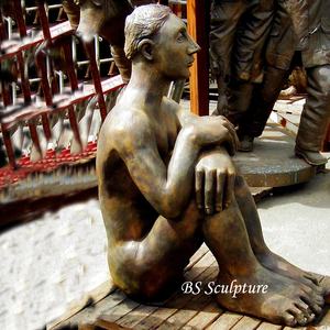 Op Maat Gemaakte Messing Hete Gietende Bronzen Liegende Dame Naakten Kunstsculpturen - Product Image 4