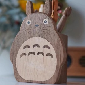 Porte-stylo Totoro en bois, boîte de rangement carrée en bois massif pour bureau, organisateur de bureau mignon de dessin animé pour étudiants - Product Image 3