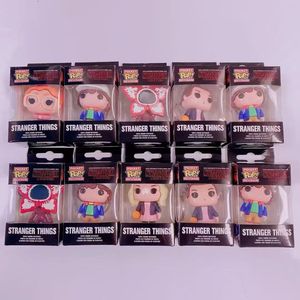 Vente en gros - Nouveautés - Figurines <span class=keywords><strong>Stranger</strong></span> <span class=keywords><strong>Things</strong></span> en PVC - Porte-clés - Boîte - Modèle de figurine en vinyle - Jouets pour enfants - Porte-clés <span class=keywords><strong>Stranger</strong></span> <span class=keywords><strong>Things</strong></span> - Cadeaux - Product Image 1
