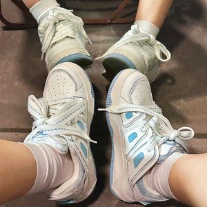 Design a new pair of platform heightening shoes for men, trendy shoes, in a style that is popular for both men and <b>women</b>. - Product Image 2