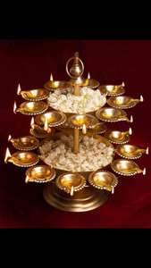 Nouveauté Diyas en métal faits à la main pour le mariage et la décoration de Diwali forme ronde Diya Urli design élégant fabriqué à la main - Product Image 6