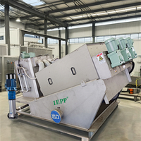Presse à filtre pour la déshydratation des boues solides et liquides des stations d'épuration des eaux usées