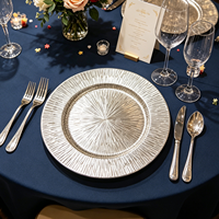 Assiettes de présentation économiques en PP or et argent avec motif rayonnant moderne et personnalisable pour la décoration de table de gala