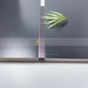 Profilé de carrelage en acier inoxydable en forme de U pour les murs d'appartement - Design contemporain durable et imperméable - Product Image 3