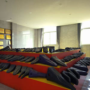 Suku Cadang <span class=keywords><strong>Excavator</strong></span> Gigi Bucket untuk Mesin Konstruksi Komatsu Pc60 Suku Cadang <span class=keywords><strong>Excavator</strong></span> 201-70-24140 Gigi Tempa untuk 60 - Product Image 4