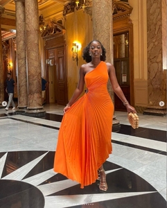 Vendita calda europea e americana nuova spalla singola scavata <span class=keywords><strong>abito</strong></span> plissettato - Product Image 2