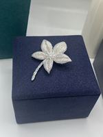 Exquisito Broche de Hoja de Arce con Circonitas Brillantes para Mujer, Plata de Ley 925, Engaste Intrincado de Garras, Regalo Perfecto para Fiestas y Seres Queridos