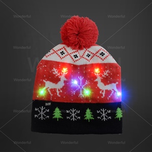 Cappello a cuffia a LED personalizzato con pompon per la decorazione della festa di Natale invernale e la celebrazione natalizia - Product Image 6