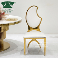 Chaises de mariage élégantes en forme de demi-lune avec motif doré pour banquets, villas et salles à manger extérieures et intérieures