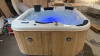 Jacuzzi extérieur pour 2 personnes avec installation facile, cascade et chromothérapie