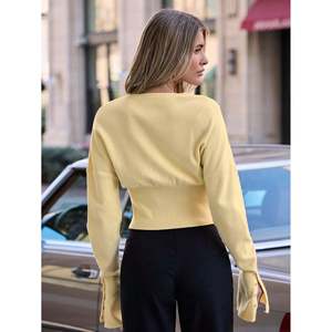 เสื้อคาร์ดิแกนแขนยาวสีเหลืองอ่อนแบบติดกระดุมด้านหน้าสำหรับผู้หญิง - Product Image 6