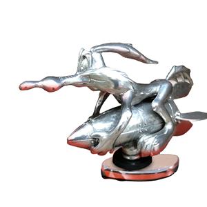 Adorno para Capó de Coche, Diseño de <span class=keywords><strong>Coyote</strong></span> de <span class=keywords><strong>Dibujos</strong></span> <span class=keywords><strong>Animados</strong></span> con Cohete/Pistola, Decoración Metálica para Capó, Accesorios para la Mayoría de los Tipos de Coches - Product Image 1