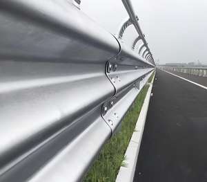 Barandilla de Seguridad para Carreteras AASHTO, Viga en W Galvanizada por Inmersión en Caliente, Barrera de Seguridad Vial de Alta Resistencia, Tamaño Personalizable, Precio de Fábrica - Product Image 1