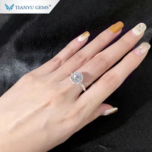 天宇宝石女人结婚戒指白金与超级白色moissanite钻石戒指
