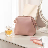 Pochette de maquillage miniature de luxe en cuir PU, étiquette privée personnalisée, fermeture éclair étanche, petite trousse de toilette de voyage