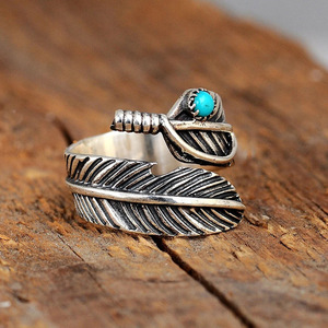 Anello Aperto Vintage con Texture a Piuma per Donne, Regolabile, Stile Boho, Accessorio Gioiello per Outfit Quotidiani - Product Image 2