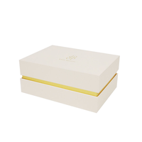 Boîte cadeau de luxe personnalisée en carton rigide écologique beige doré, 2 pièces (couvercle et base) avec col pour vêtements