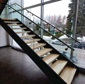 Escalier moderne à marches ouvertes avec marches en bois massif et poutre en acier, garde-corps en câble noir et <span class=keywords><strong>balustrade</strong></span> en verre pour villa de luxe - Product Image 3