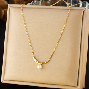 Irregular Pearl Chain Gold Plated Stainless Steel Clavicle Necklace For Women Everyday Wear - Product Image 5