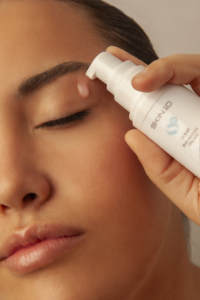 Sueros para el Cuidado de la Piel de los Ojos Hidratantes y Humectantes de Alta Demanda Hechos en España Skin10 Eye B-Lift 15 ml para un Aspecto Rejuvenecido - Product Image 4