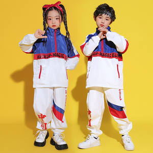 La Ceremonia de Apertura de la reunión deportiva de estudiantes de <span class=keywords><strong>primaria</strong></span> <span class=keywords><strong>y</strong></span> <span class=keywords><strong>secundaria</strong></span> Conjunto de disfraces del Día Nacional de porristas para niñas B - Product Image 1