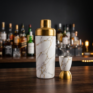 Ensemble de barware de luxe moderne et durable en 2 pièces comprenant : 1 shaker à cocktail droit et 1 doseur double face - Product Image 2