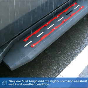 Estribos Laterales Estilo Táctico para Cybertruck con Detalles Rojos - Product Image 3