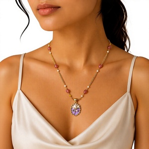 Collar Personalizado Chapado en Rodio con Medallón Ovalado Floral Meenakari y Cadena con Acento de Perla, Joyería Fina de Herencia, Set de Regalo para Mujer - Product Image 1