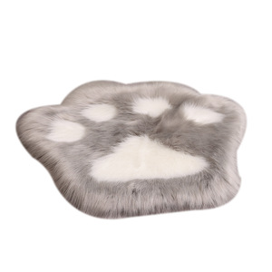 Tapis en fausse fourrure en forme de patte de chat gris et blanc, forme originale, adapté aux animaux domestiques, décoration intérieure, tapis de sol pour salon, canapé, chambre, lavable en machine - Product Image 3