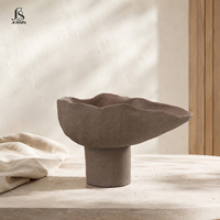 Plateau à chocolat en céramique moderne Jossin avec un design de piédestal irrégulier pour la décoration de la maison, service de fruits et de desserts